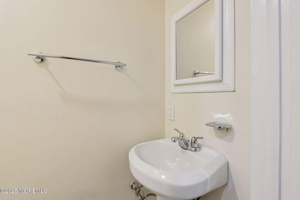 3 Bedroom Single Family Home/House's Image 28