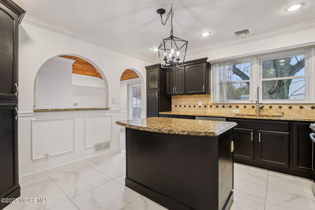 3 Bedroom Single Family Home/House's Image 6