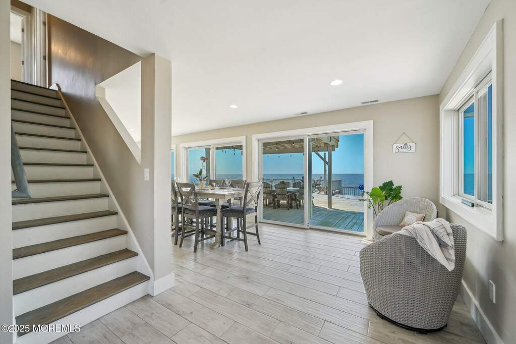5 Bedroom Single Family Home/House's Image 12