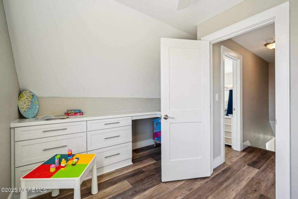 5 Bedroom Single Family Home/House's Image 28
