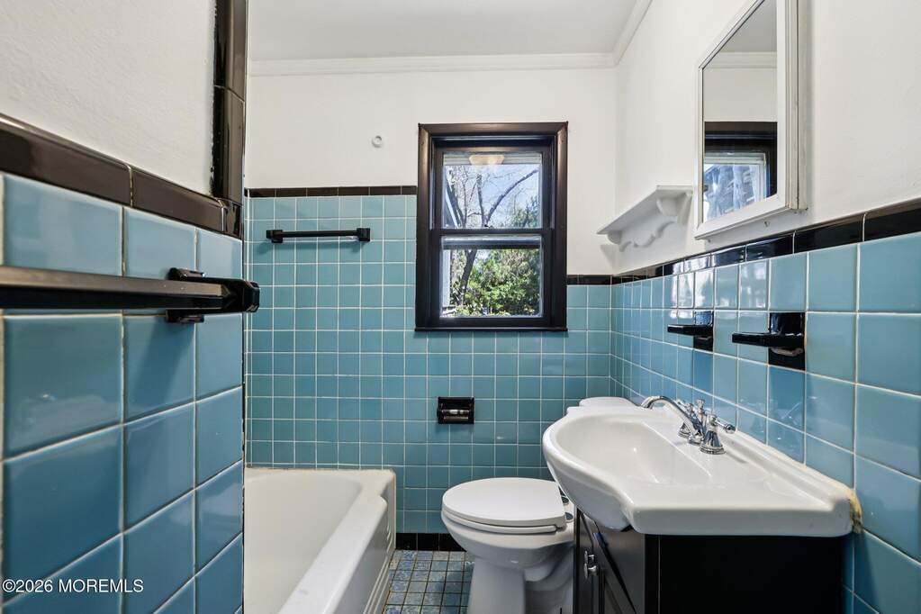 4 Bedroom Single Family Home/House's Image 16