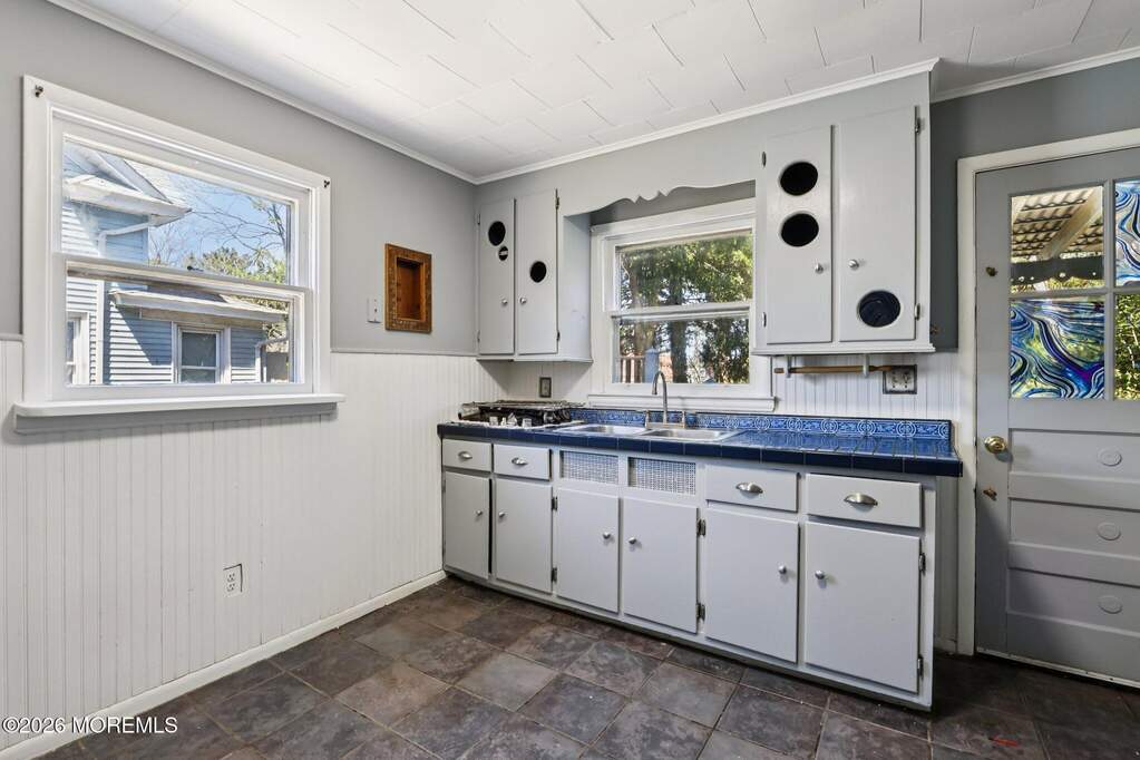 4 Bedroom Single Family Home/House's Image 4