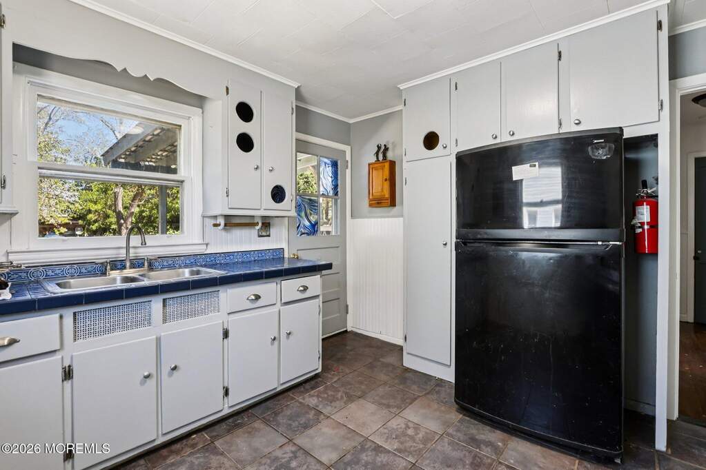 4 Bedroom Single Family Home/House's Image 5