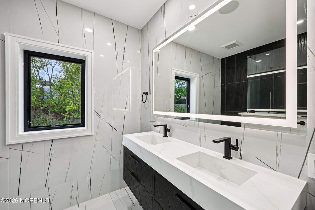 4 Bedroom Single Family Home/House's Image 11