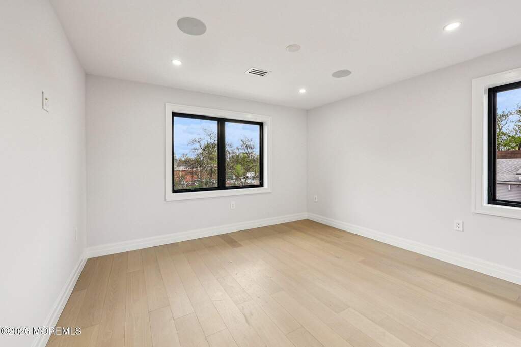 4 Bedroom Single Family Home/House's Image 14