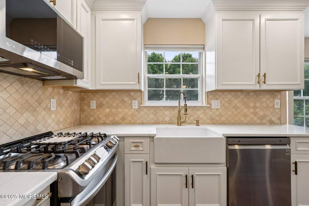 4 Bedroom Single Family Home/House's Image 13