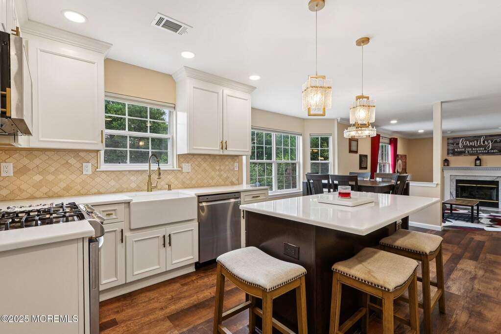 4 Bedroom Single Family Home/House's Image 14