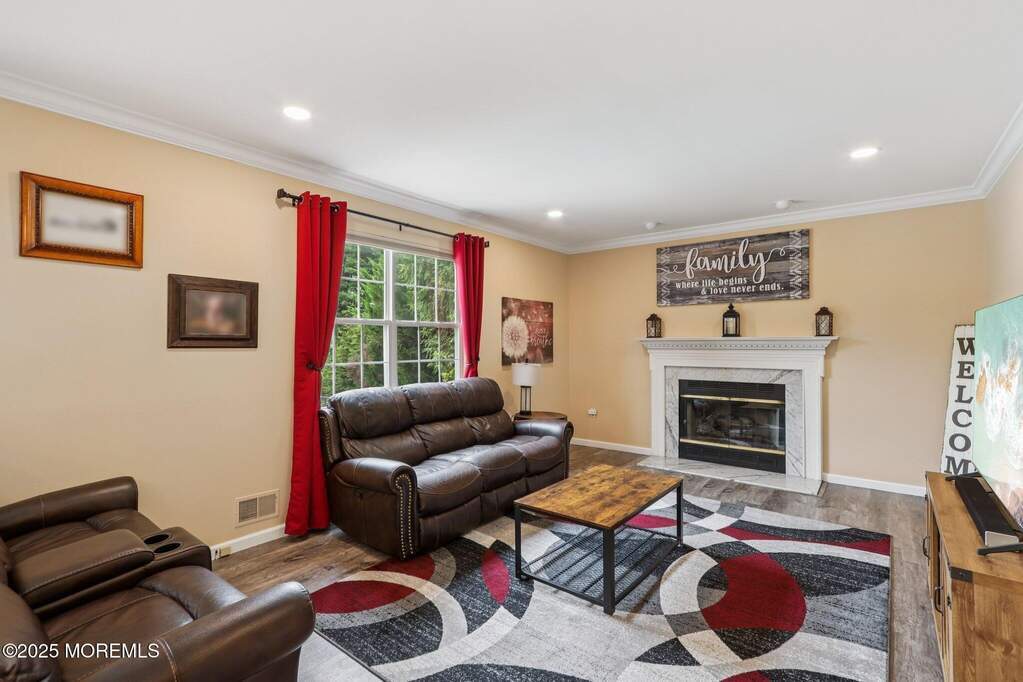 4 Bedroom Single Family Home/House's Image 18