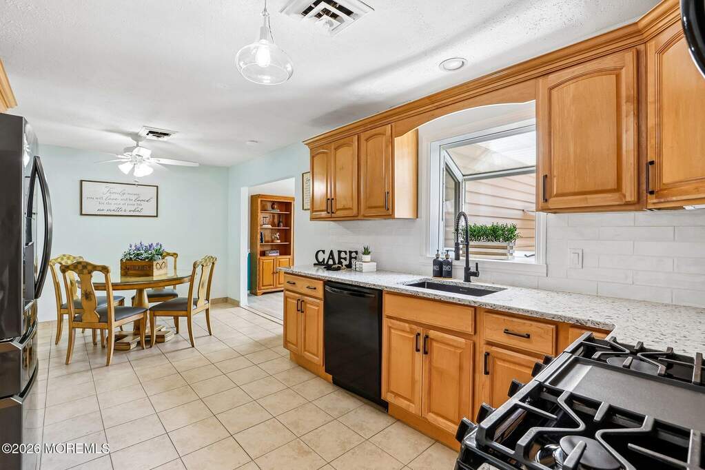 3 Bedroom Single Family Home/House's Image 9