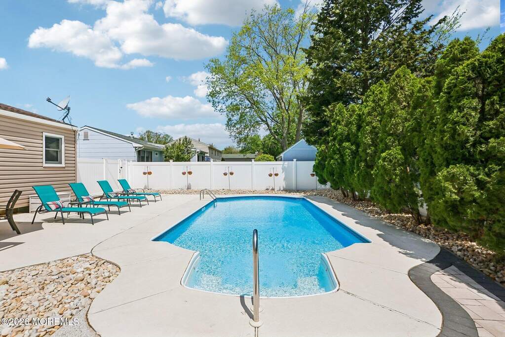 3 Bedroom Single Family Home/House's Image 28