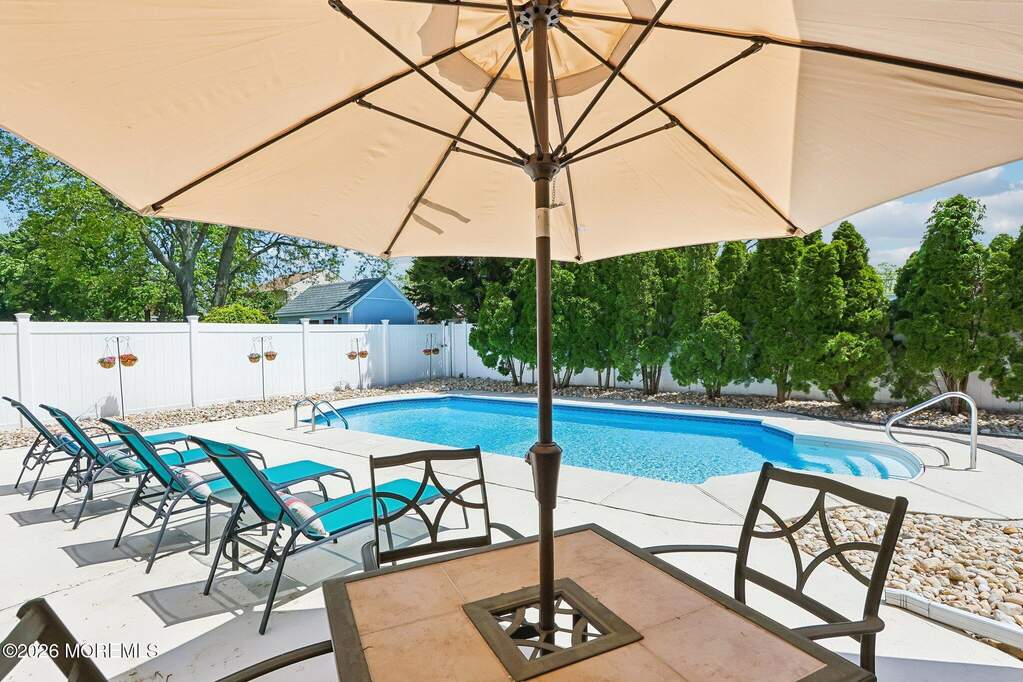 3 Bedroom Single Family Home/House's Image 32