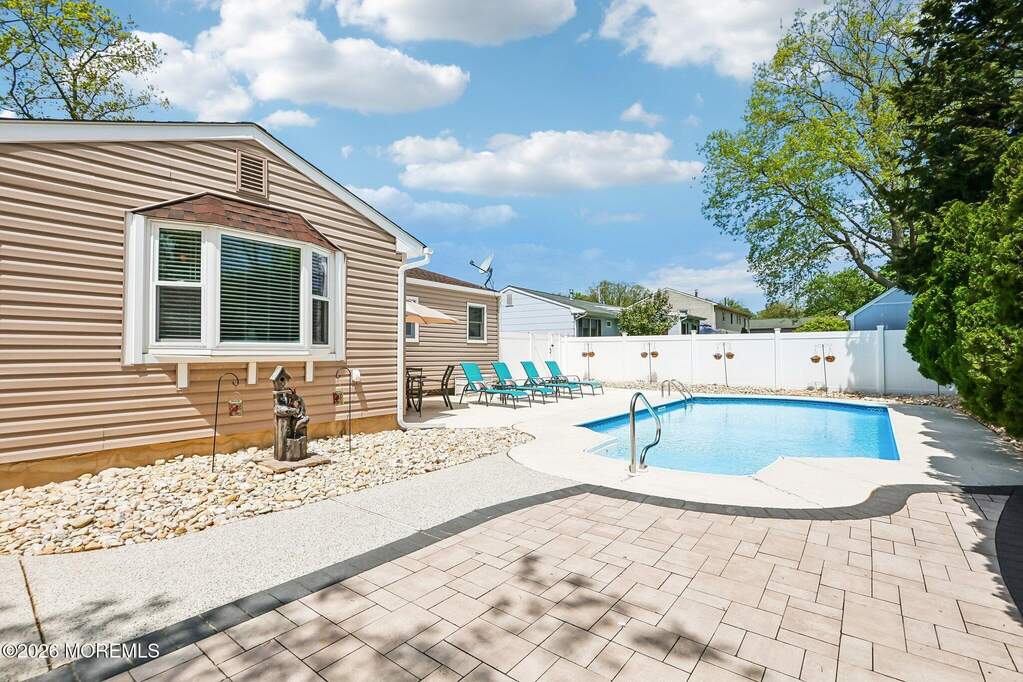 3 Bedroom Single Family Home/House's Image 33