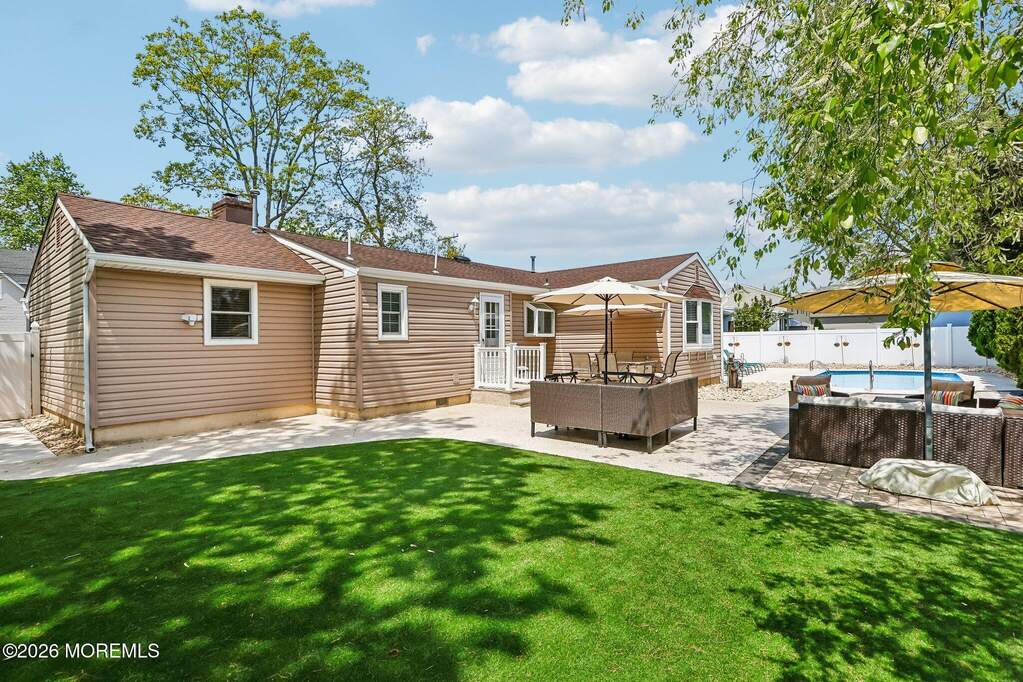 3 Bedroom Single Family Home/House's Image 38