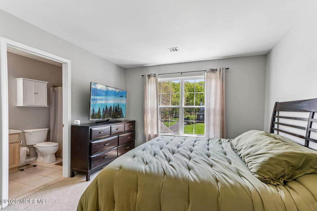 5 Bedroom Single Family Home/House's Image 27