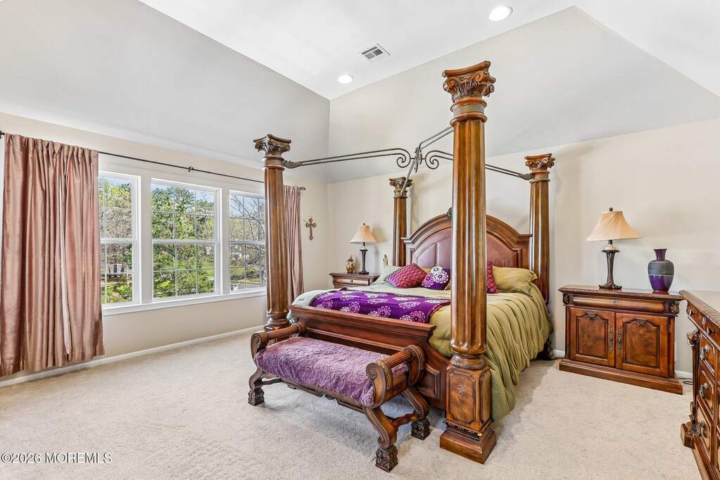 5 Bedroom Single Family Home/House's Image 29