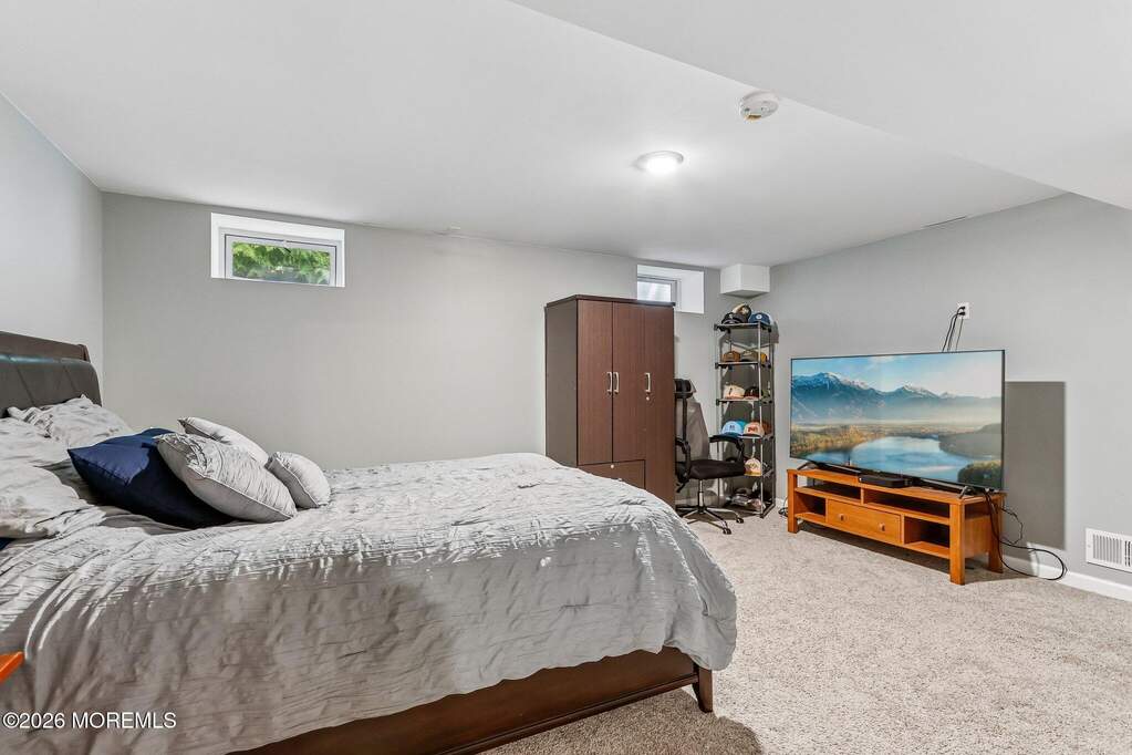 5 Bedroom Single Family Home/House's Image 40