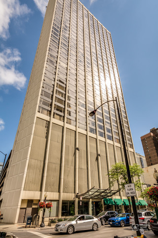 2 E Oak Street #1003, Chicago, IL 60611 | MLS# 9889580 | @properties ...