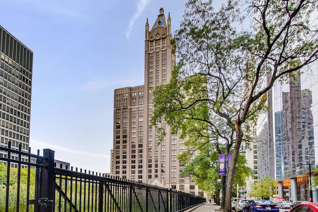 680 N Lake Shore Drive #P-770