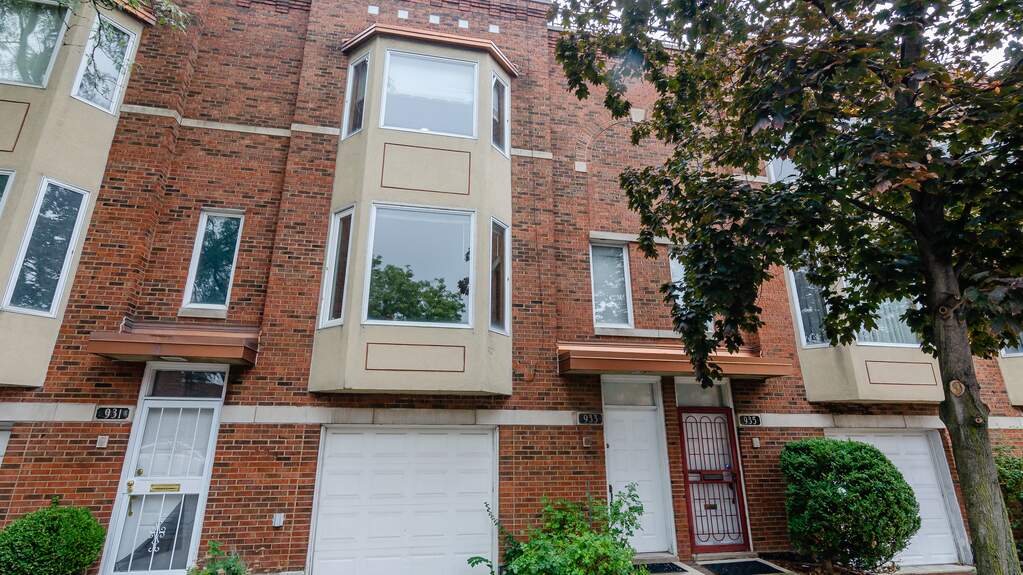 1041 S Oakley Boulevard #1, Chicago, IL 60612 | MLS# 11718656 | @properties  Chicagoland