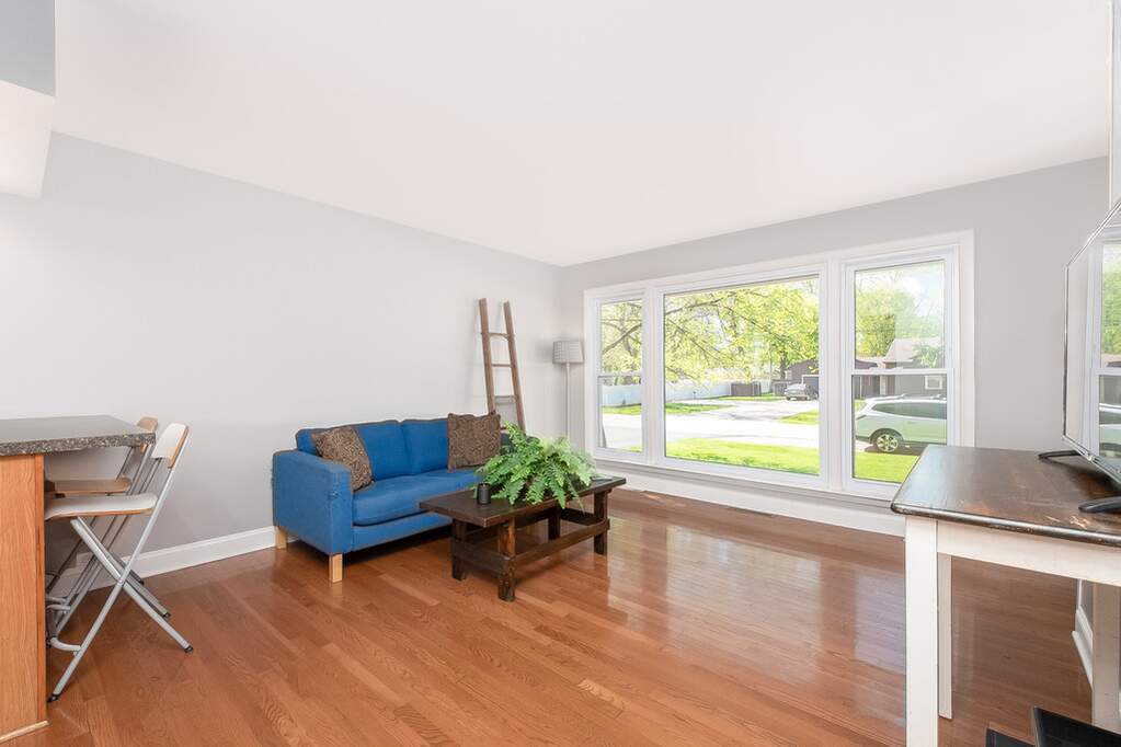 1447 Hoyt Avenue, Aurora, IL 60506 MLS 11772461 properties