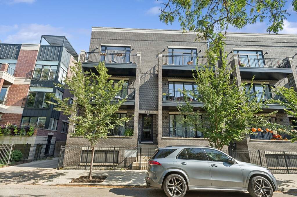 823 N Paulina Street #2S, Chicago, IL 60622