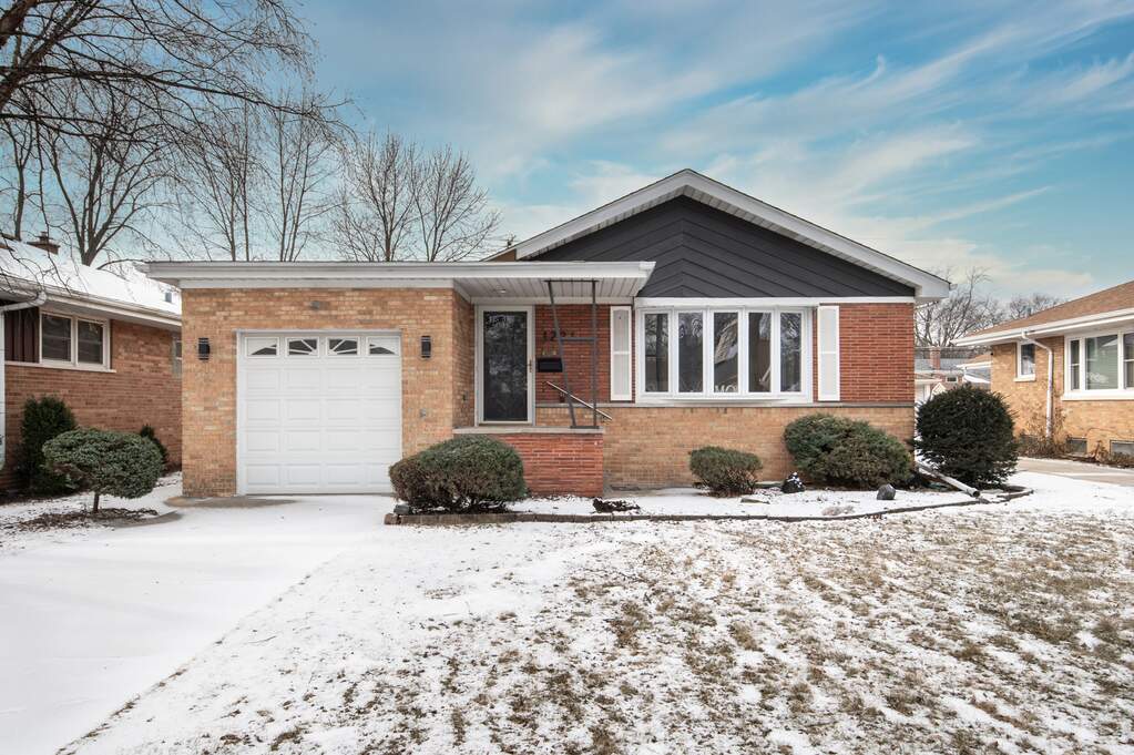 1234 Community Drive photo