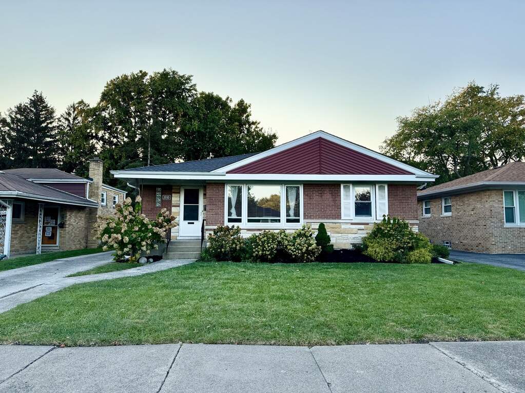 1010 Meadowcrest Road photo