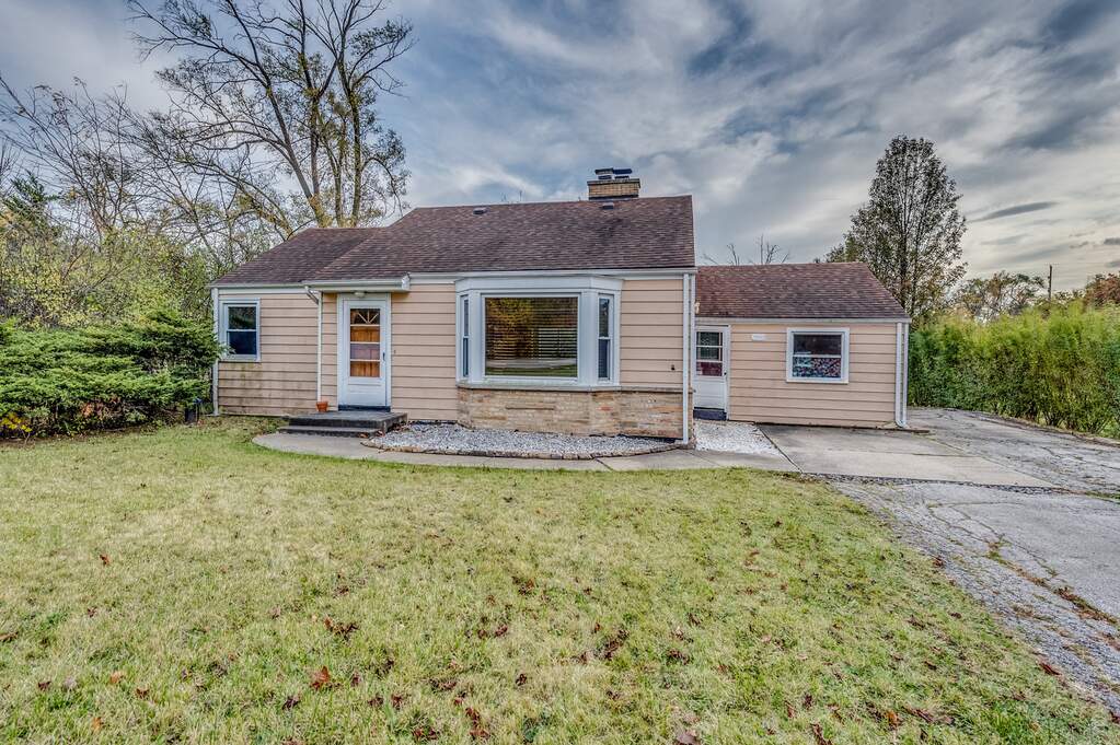 17W517 Manor Lane photo