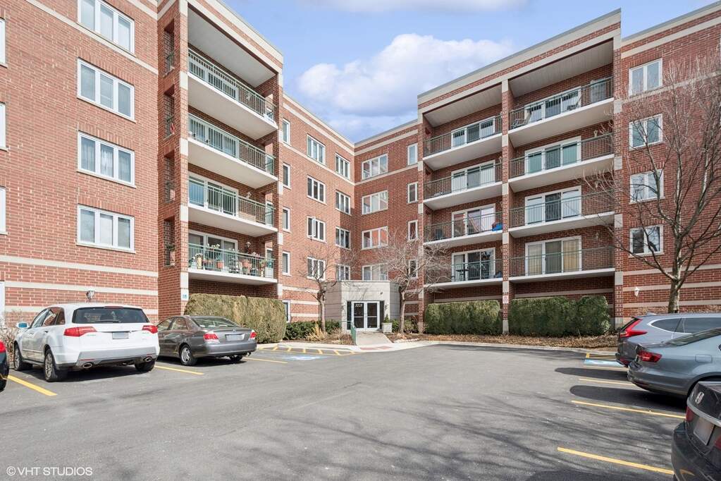 5225 N Riversedge Terrace #302 photo