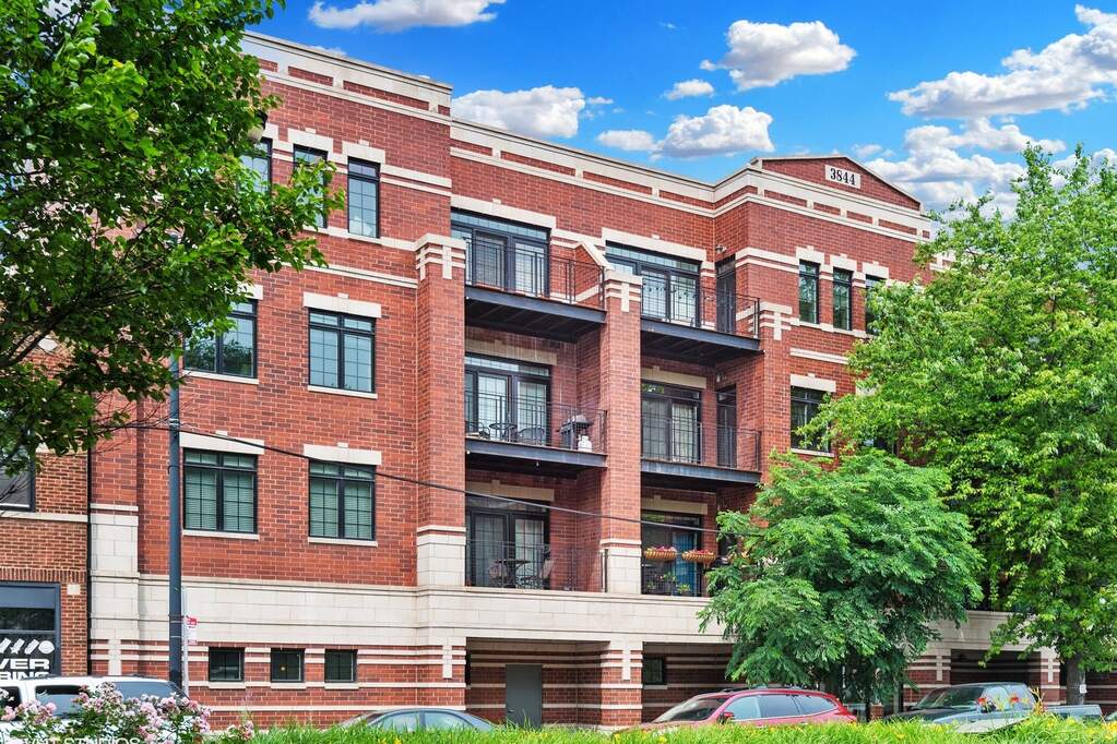 3844 N Ashland Avenue #42, Chicago, IL 60613