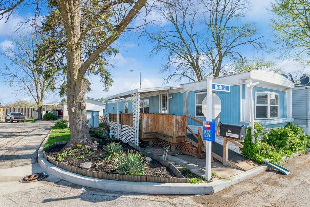 26 Maple Street photo