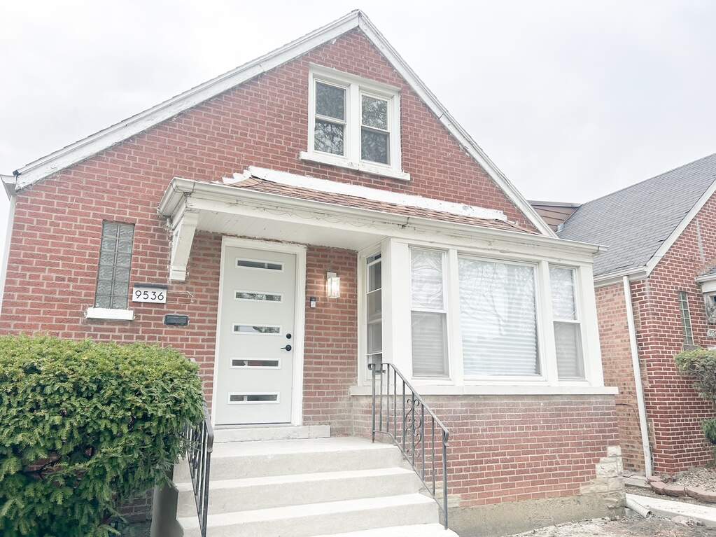 9536 S Woodlawn Avenue photo