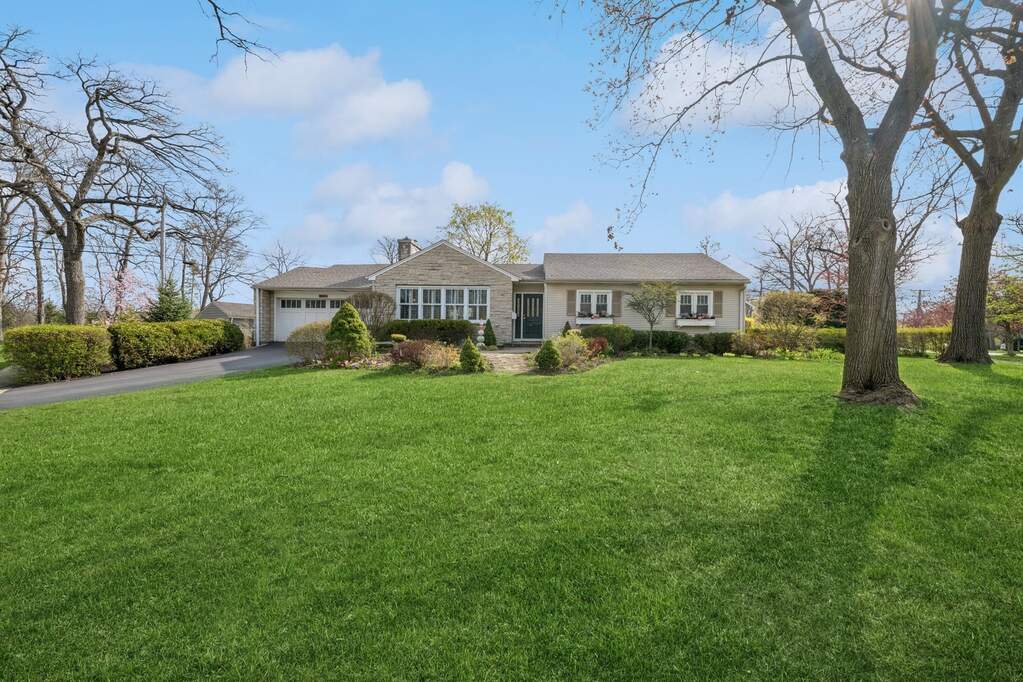 214 E Woodland Road photo