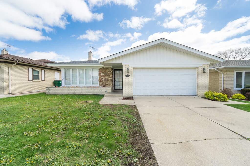 2913 Kensington Avenue photo