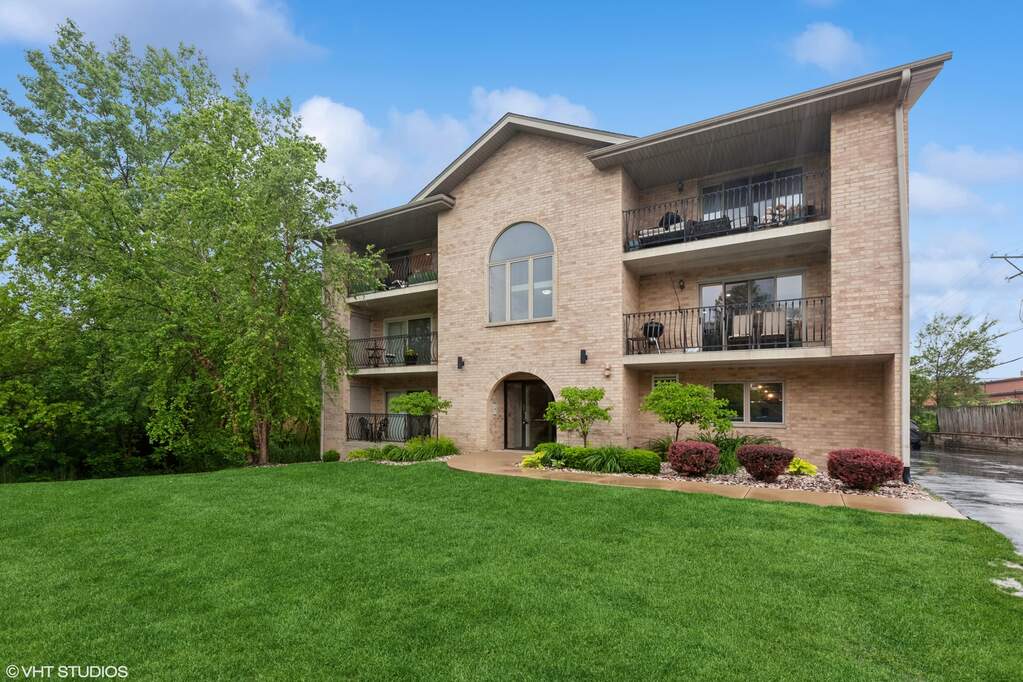 4400 Pershing Avenue #3S, Downers Grove, IL 60515