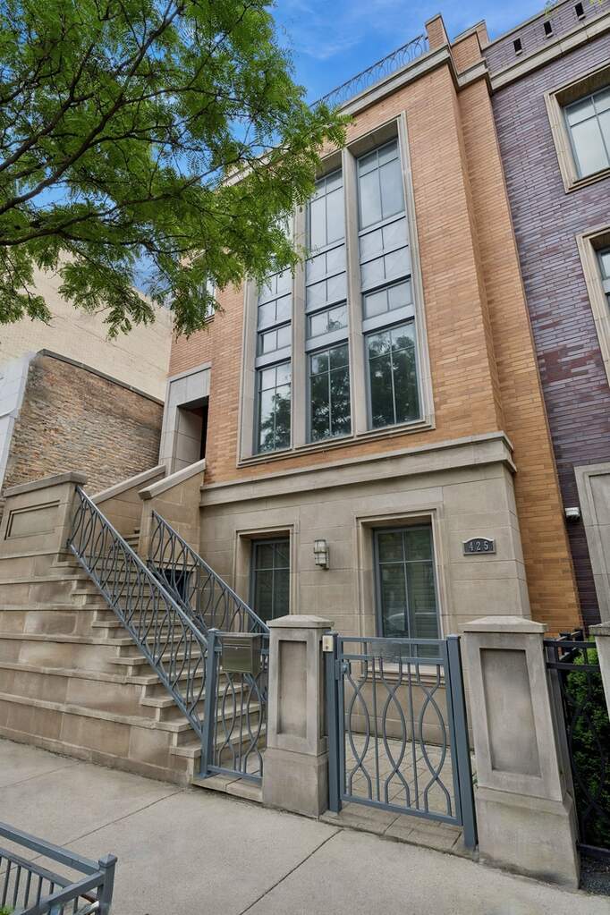 425 W Superior Street photo