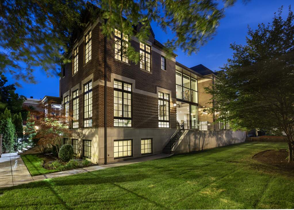 1515 W Wolfram Street photo
