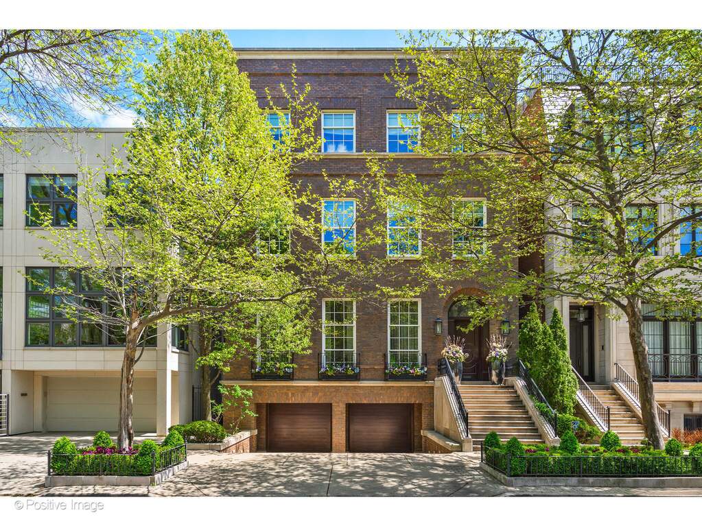 1853 N Burling Street photo