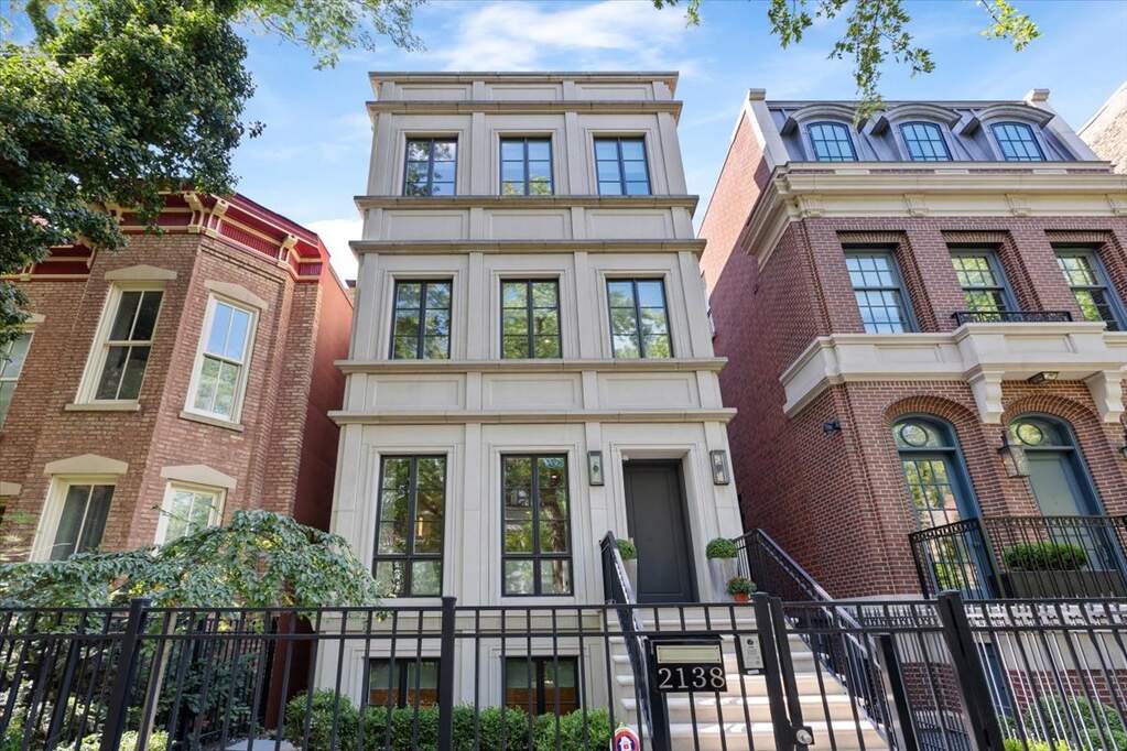 2138 N Seminary Avenue photo