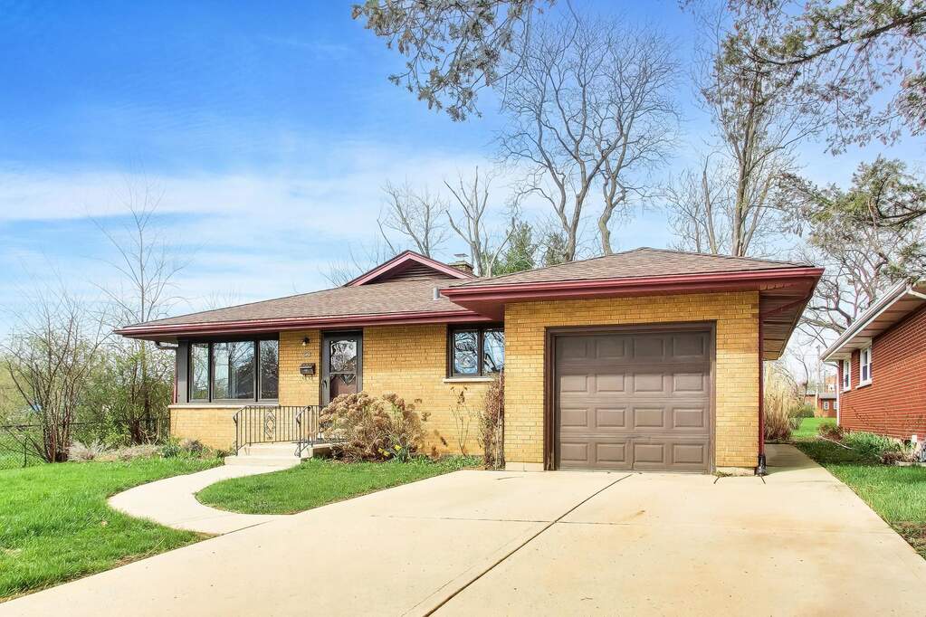 634 S Stewart Avenue