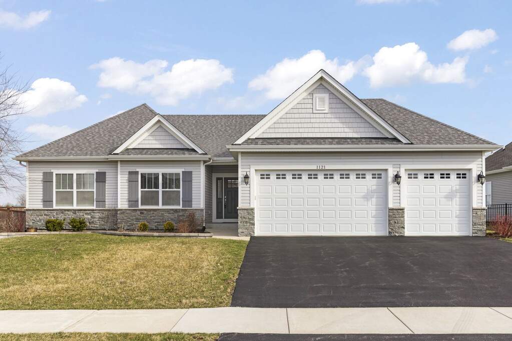 1121 Blackberry Shore Lane