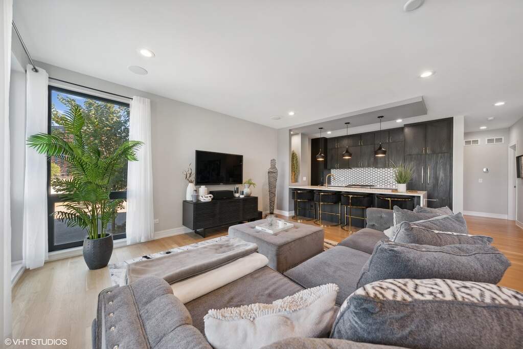 1203 W Superior Street