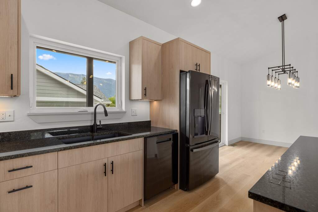 4 Bedroom Single Family Home/House's Image 8