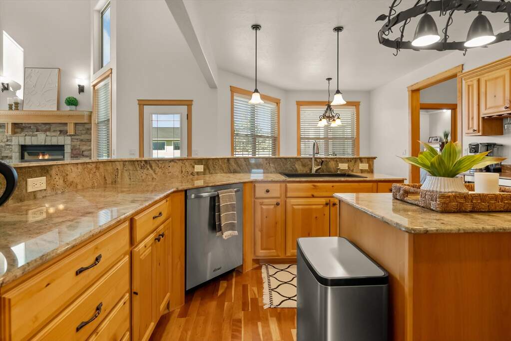 4 Bedroom Single Family Home/House's Image 9