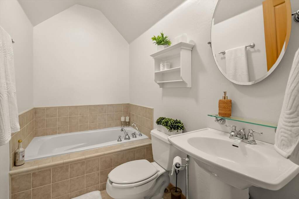 4 Bedroom Single Family Home/House's Image 28