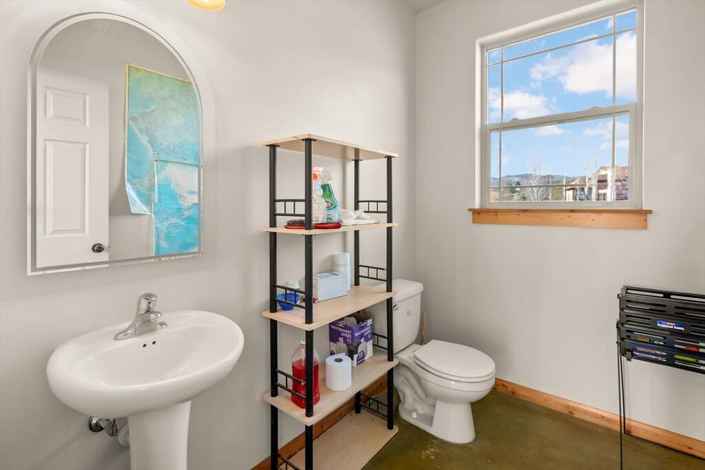 4 Bedroom Single Family Home/House's Image 35