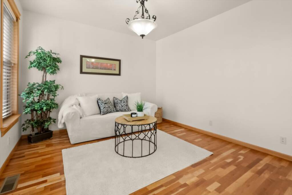 4 Bedroom Single Family Home/House's Image 3