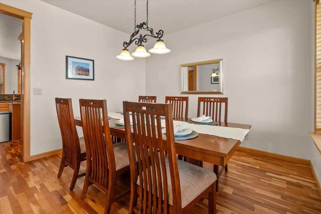 4 Bedroom Single Family Home/House's Image 4