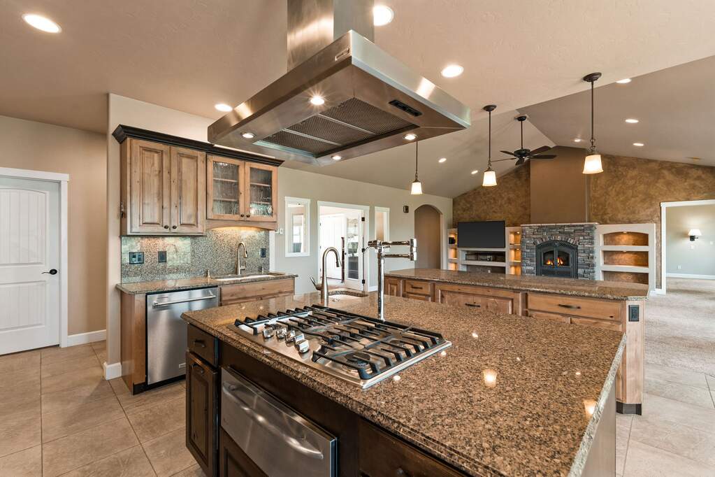 5 Bedroom Single Family Home/House's Image 12