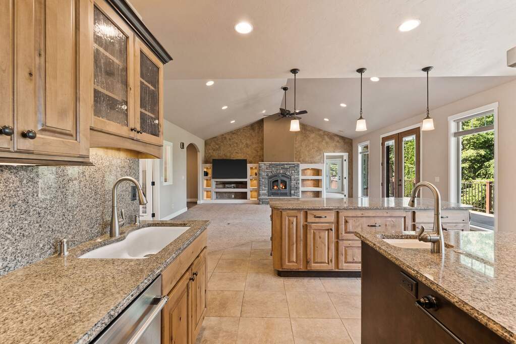 5 Bedroom Single Family Home/House's Image 15